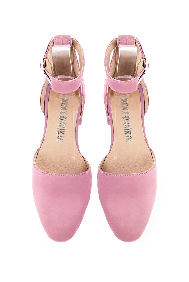 Women's carnation pink elegant closed-back heels, with a strap around the ankle. Round toe. Low block heels - Top view